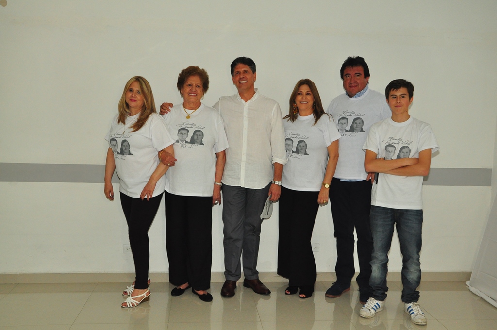 Clarita Vargas, Mónica Vargas, Carlos Vargas, Rebeca Ramos de Vargas, Carlos Castro y Felipe Vargas.